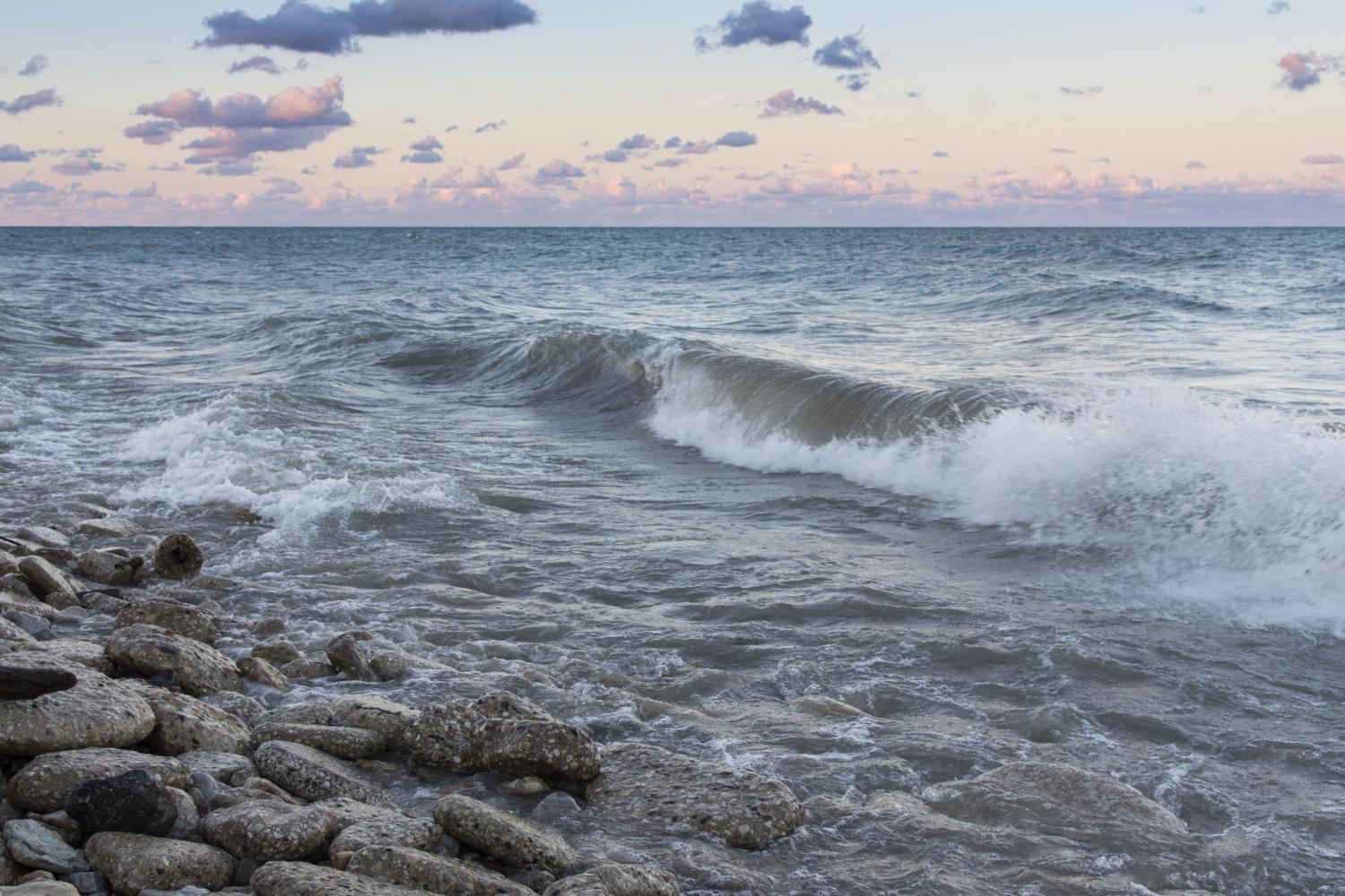 The sun rises over Lake Michigan on the <a href='http://zd6y.peakuniverse.com'>BETVLCTOR伟德登录</a> campus.